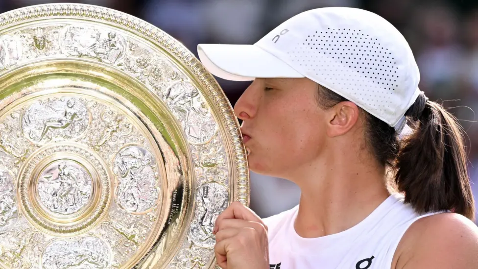 Swiatek inflicts 6-0 6-0 defeat on Anisimova to win Wimbledon