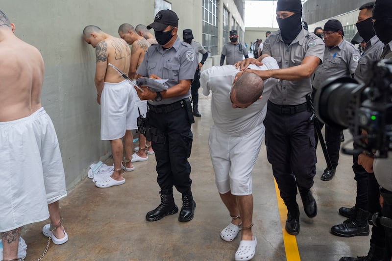 El Salvador Acknowledges U.S. Control Over Deportees